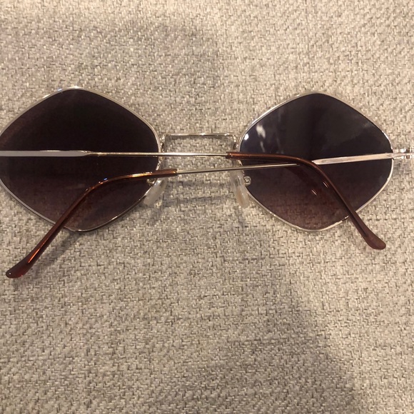 Super cute sunglasses - Picture 3 of 3